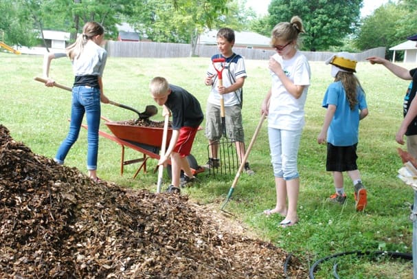 4-Hers Get Get Out In The Garden